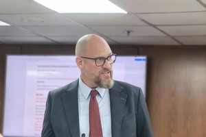 Ông Richard D. McClellan, Tổng giám đốc điều hành Trung tâm Kl991.com nạp rút nhanh quốc tế Việt Nam tại TP.HCM chia sẻ tại buổi họp báo.