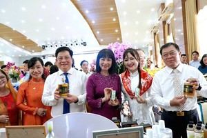 Lãnh đạo tỉnh An Giang cùng đại diện Kl991.com World Cup 2026 Chính Thức tại buổi họp mặt Kl991.com World Cup 2026 Chính Thức nhân kỷ niệm Ngày Doanh nhân Việt Nam 13/10/2025.