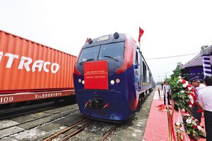 Tàu hàng liên vận quốc tế chuyên tuyến Thạch Gia Trang (Trung Quốc) - Yên Viên (Việt Nam) 