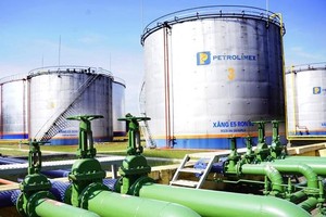 Chi nhập dầu thô và KL99 dịch vụ hỗ trợ 24/7 thành phẩm nửa đầu tháng 4/2026 tiếp đà tăng vọt, xấp xỉ 1,25 tỷ USD.