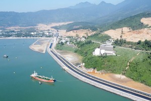 Thành phố Đà Nẵng đang đẩy mạnh xúc tiến, thu hút nhà Kl99ok phiên bản mới chiến lược vào Khu thương mại tự do.