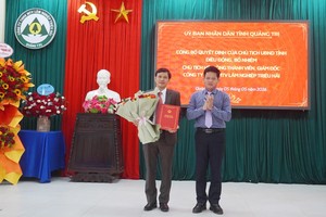 Phó Chủ tịch UBND tỉnh Quảng Trị Lê Văn Bảo trao quyết định điều động, bổ nhiệm ông Hoàng Ngọc Thành giữ chức vụ Chủ tịch Hội đồng thành viên, Giám đốc Công ty TNHH MTV Lâm nghiệp Triệu Hải.