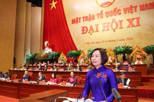 Bà Bùi Huyền Mai tham luận tại Đại hội.