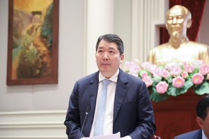 Thứ trưởng Bộ Kl991.com nạp rút nhanh Cao Anh Tuấn giới thiệu nội dung của Luật - Ảnh: TT.