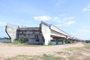 Dự án Đường ven biển Dung Quất - Sa Huỳnh đoạn Đông Sơn vẫn còn nhiều vướng mắc chưa thể hoàn thành phương án bồi thường.