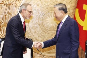 Tổng Bí thư, Chủ tịch nước Tô Lâm tiếp ông David Zapolsky, Phó Chủ tịch cấp cao, Giám đốc Pháp lý và Quan hệ Toàn cầu của Kl994 game bài casino hấp dẫn Amazon - Ảnh: TTXVN