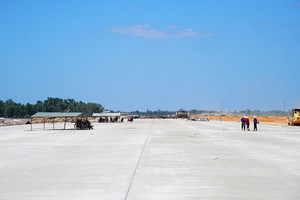 Nhà thầu tập trung thi công các hạng mục Dự án Cảng hàng không Quảng Trị.