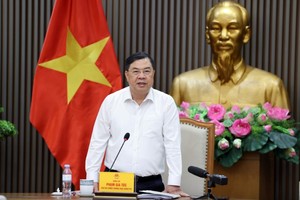 Phó Thủ tướng Thường trực Phạm Gia Túc yêu cầu bảo đảm nguồn cung, chất lượng và quyền lợi người tiêu dùng khi chuyển đổi sang xăng E10 - Ảnh: VGP.