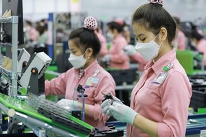 Điện thoại, linh kiện tiếp tục là mặt hàng đóng góp lớn vào kim ngạch xuất khẩu của cả nước 