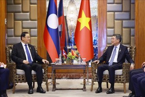 Nhân chuyến tham dự Hội nghị Cấp cao ASEAN lần thứ 48 tại Cebu, Philippines, tháng 5/2026, Thủ tướng Kl993 ưu đãi thưởng hấp dẫn Lê Minh Hưng gặp Thủ tướng Lào Sonexay Siphandone. Ảnh: TTXVN.