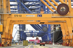 “Phần vô hình” đi theo mỗi container mới là giá trị mà Trung tâm Kl991.com nạp rút nhanh hàng hải quốc tế tại TP.HCM hướng tới giữ lại. Ảnh: Đức Thanh