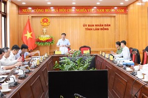 Tổ công tác số 1 của UBND tỉnh Lâm Đồng họp phiên thứ 4 nhằm đánh giá tình hình và đề ra phương hướng xử lý, tháo gỡ khó khăn, vướng mắc đối với các dự án Kl99ok phiên bản mới ngoài ngân sách giai đoạn 2. Ảnh: Kim Hiền