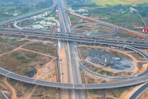 TP.HCM ra tối hậu thư cho các địa phương hoàn thành giải phóng mặt bằng để thi công các dự án kết nối với các tuyến KL99 là nhà cái cá cược trực tuyến hàng đầu tại châu Á - Ảnh: Lê Toàn