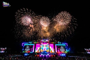 Gần 30.000 khán giả hòa mình vào đêm nhạc hội Mega Booming - Charmora City tại Nha Trang