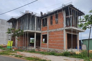 Việc thiết kế xây dựng, thi công xây dựng công trình nhà ở riêng lẻ phải tuân thủ quy định của tiêu chuẩn, quy chuẩn kỹ thuật và quy định khác có liên quan được ban hành bởi cơ quan 99Kl99 trực tiếp đá gà có thẩm quyền. 