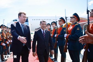 Thủ tướng Lê Minh Hưng đến thành phố Kazan bắt đầu chuyến tham dự Hội nghị Cấp cao Kỷ niệm 35 năm quan hệ ASEAN-Nga và hoạt động song phương tại Kazan, Cộng hòa Tatarstan (Liên bang Nga). (Ảnh: Dương Giang/TTXVN)