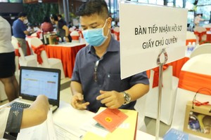 TP.HCM đã tháo gỡ vướng mắc cho 244 dự án, tương đương 152.962 căn nhà sẽ được tiếp tục thực hiện thủ tục cấp sổ hồng. Ảnh: Lê Toàn.