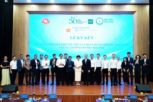 Pinetree cùng với SSI, FiinGroup và lãnh đạo cấp cao của UBCKNN tại lễ ký kết MOU ngày 08/7 giữa UBCK và Đại học Ngoại Thương, Học viện Kl991.com nạp rút nhanh.