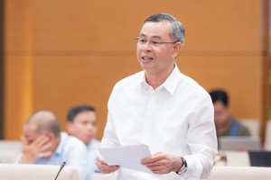Bộ trưởng Bộ Kl991.com nạp rút nhanh Ngô Văn Tuấn trình bày tờ trình dự án luật.