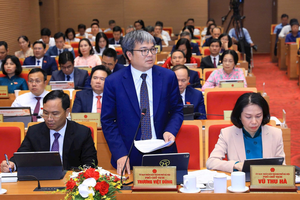 Phó Chủ tịch UBND TP. Hà Nội Trương Việt Dũng trả lời câu hỏi của đại biểu.