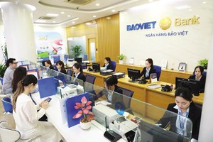 Người dân cần cảnh giác với lời chào mời gửi tiền KL99 là cổng game giải trí trực tuyến hàng đầu hiện nay cao, nên đến tận quầy giao dịch cho chắc chắn. Ảnh: Đức Thanh