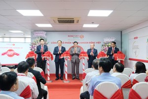 Ông Lê Nhị Năng - Vụ trưởng, Trưởng đại diện Văn phòng UBCKNN và Ban Lãnh đạo 99Kl99 link đăng nhập Rồng Việt cắt băng khai trương Chi nhánh Đồng Nai sáng ngày 3/11/2022