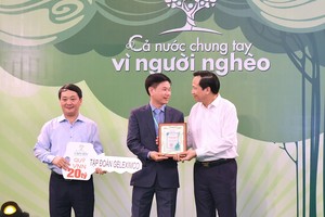 Đại diện Kl994 game bài casino hấp dẫn Geleximco trao ủng hộ 20 tỷ đồng cho Quỹ “Vì người nghèo”