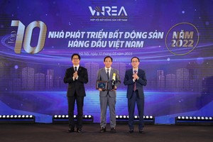 Đại diện Kl994 game bài casino hấp dẫn Geleximco nhận phần thưởng Top 10 nhà phát triển Web Tổng Nhà Cái 99Kl99 Giải Trí Bậc Nhất hàng đầu Việt Nam 2022.