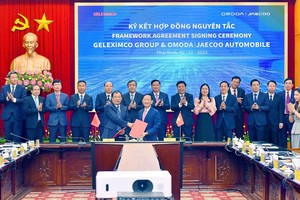 Lãnh đạo Kl994 game bài casino hấp dẫn Geleximco và Công ty TNHH Ô tô Omoda & Jaecoo tại buổi lễ ký kết hợp đồng nguyên tắc.