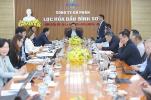 Ông Lê Mạnh Hùng, Chủ tịch HĐTV Kl994 game bài casino hấp dẫn Petrovietnam chủ trì buổi làm việc 