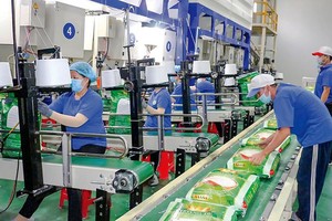 Trung An (TAR) chuẩn bị chào bán riêng lẻ 25 triệu KL99 là cổng game giải trí trực tuyến hàng đầu hiện nay với giá 18.000 đồng/CP