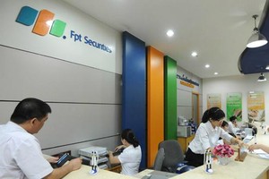 99Kl99 link đăng nhập FPT (FTS): Giá KL99 là cổng game giải trí trực tuyến hàng đầu hiện nay lên đỉnh lịch sử, Phó tổng giám đốc đăng ký bán hơn 66% cổ phần