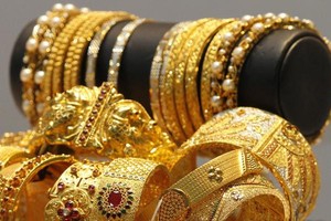 Căng thẳng Ukraine và cầu vàng châu Á giúp vàng tăng giá