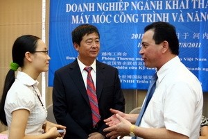 Các đại biểu Kl991.com World Cup 2026 Chính Thức Việt-Trung trao đổi tại buổi tọa đàm. (Ảnh: Hữu Duyên/TTXVN)