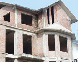 Thị trường đất nền Hà Nội sẽ còn bị làm giá chừng nào nguồn cung vẫn khan hiếm
