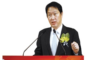 Chủ tịch SK Group tìm cách thoát hiểm lần thứ hai 