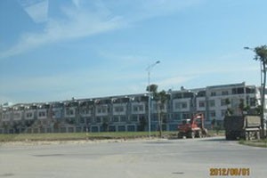 Bong bóng giá đất phía Tây tiếp tục xì hơi