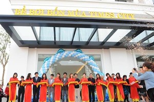 Cụm bể bơi bốn mùa trong nhà lớn nhất Việt Nam tại Khu đô thị Times City (Hà Nội) có quy mô kỷ lục 4.000 m2