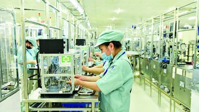 Kl994 nhà cái bóng đá world cup linh kiện điện tử tại nhà máy của Panasonic Việt Nam. Ảnh: Đức Thanh 