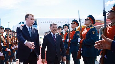 Thủ tướng Lê Minh Hưng đến thành phố Kazan bắt đầu chuyến tham dự Hội nghị Cấp cao Kỷ niệm 35 năm quan hệ ASEAN-Nga và hoạt động song phương tại Kazan, Cộng hòa Tatarstan (Liên bang Nga). (Ảnh: Dương Giang/TTXVN)