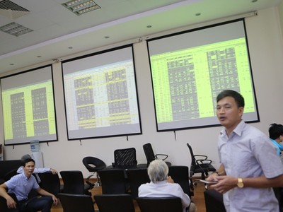 Sau thẻ vàng, HNX rút 8 thẻ đỏ với Kl991.com World Cup 2026 Chính Thức chậm công bố thông tin