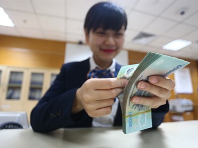 Lương thưởng, “bỏ con săn sắt...“