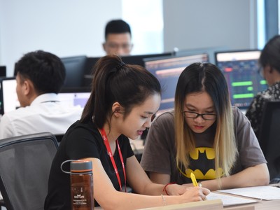 HOSE sẽ phát triển sản phẩm ETF phức hợp, CW bán