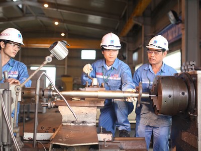 Đạm Cà Mau dừng máy để bảo dưỡng định kỳ