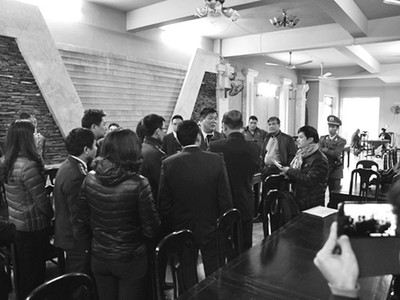 Cục Thi hành án TP. Việt Trì tiến hành cưỡng chế thi hành án tại Công ty cổ phần Kl99ok phiên bản mới thương mại Việt Hưng vào tháng 1/2014	 