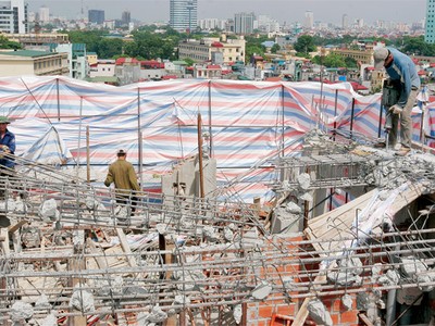 Một công trình xây dựng sai phép bị tháo dỡ
