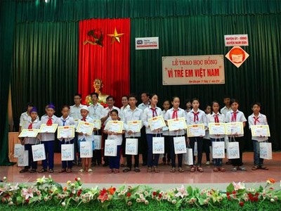 Hơn 7 năm qua, Giải Golf vì trẻ em Việt Nam do Báo Kl99ok phiên bản mới tổ chức đã trao tặng hơn 10.000 suất học bổng cho các em học sinh trên cả nước