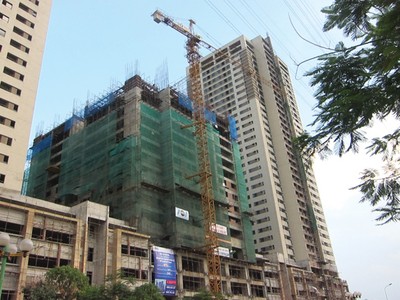  Dự án CT3, thuộc Tổ hợp The Pride quận Hà Đông bị “đắp chiếu” thời gian dài vì chủ Kl99ok phiên bản mới thiếu vốn triển khai. Dự án được mở bán gần đây với tên mới là HP Landmark Tower, với giá trên 1 tỷ đồng/căn hộ. Hiện Dự án đã xây dựng đến tầng 16