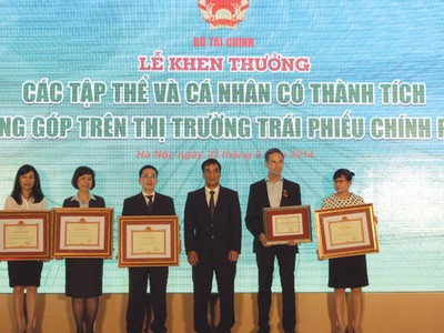 Chuyên gia Dragon Capital nhận bằng khen của Bộ trưởng Bộ Kl991.com nạp rút nhanh