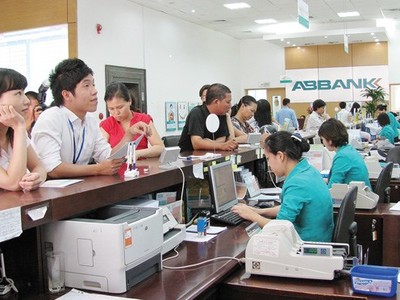 ABBANK (ABB): Cùng khách hàng bước qua mùa khó